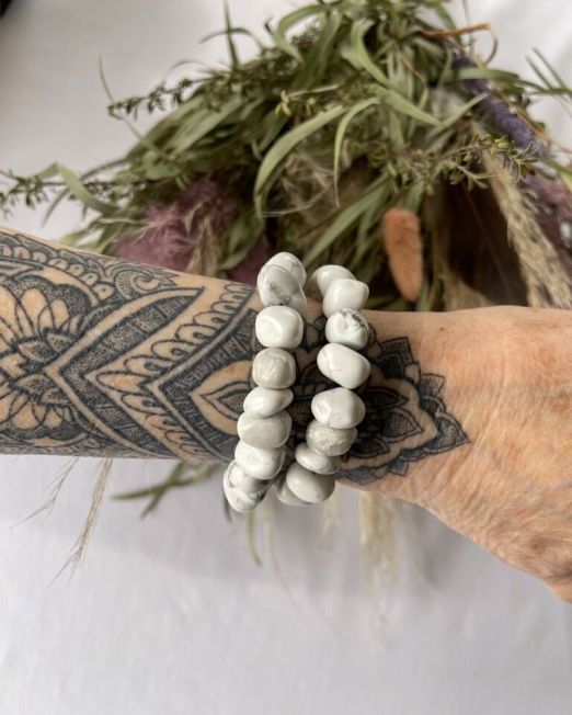 White Howlite Tumbled Bead Crystal Bracelet